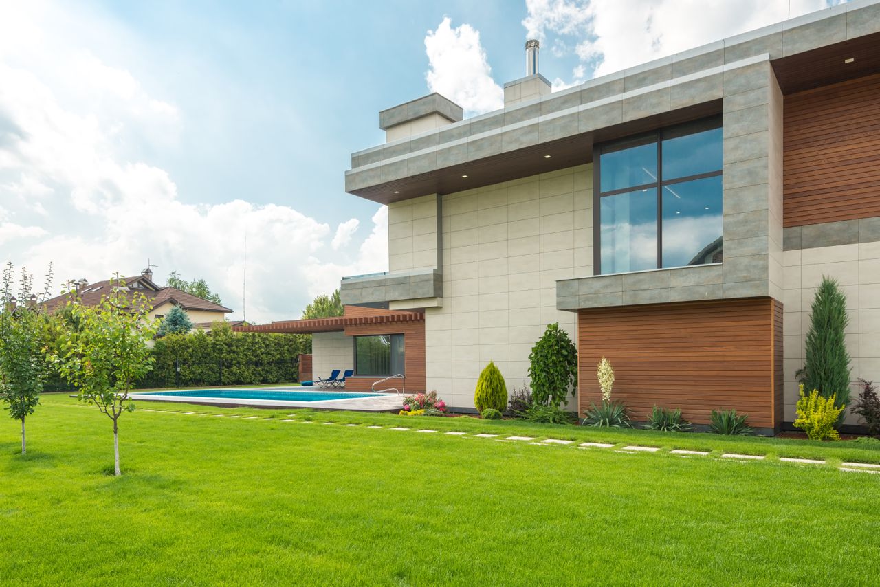 Start With a Clean and Tidy Yard